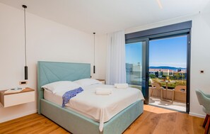 4 bedrooms, in-room safe, iron/ironing board, free WiFi - Lovely home in Vodice (Vodice)