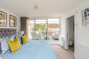 6 bedrooms, iron/ironing board, WiFi, bed sheets