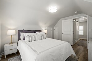 3 bedrooms, desk, iron/ironing board, free WiFi
