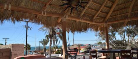 تناول الطعام بالخارج