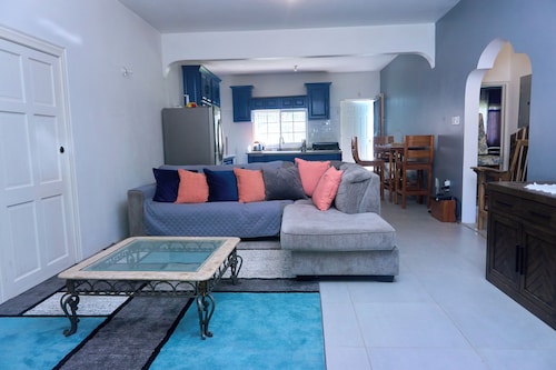 Charming 2-bedroom cottage in delightful Portland ,Jamaica West Indies with AC