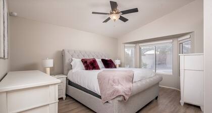 Charming 3-bedroom 2 full house in lovely Peoria with AC/Pool