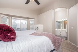 3 chambres, fer et planche à repasser, Wi-Fi gratuit, draps fournis