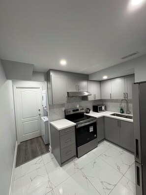 Fridge, microwave, oven, stovetop - Basement apartment with separate entrance (Milton)
