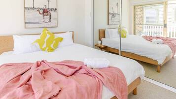 3 habitaciones, tabla de planchar con plancha, wifi y ropa de cama