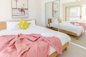 3 quartos, ferros/tábuas de passar roupa, Wi-Fi, roupa de cama