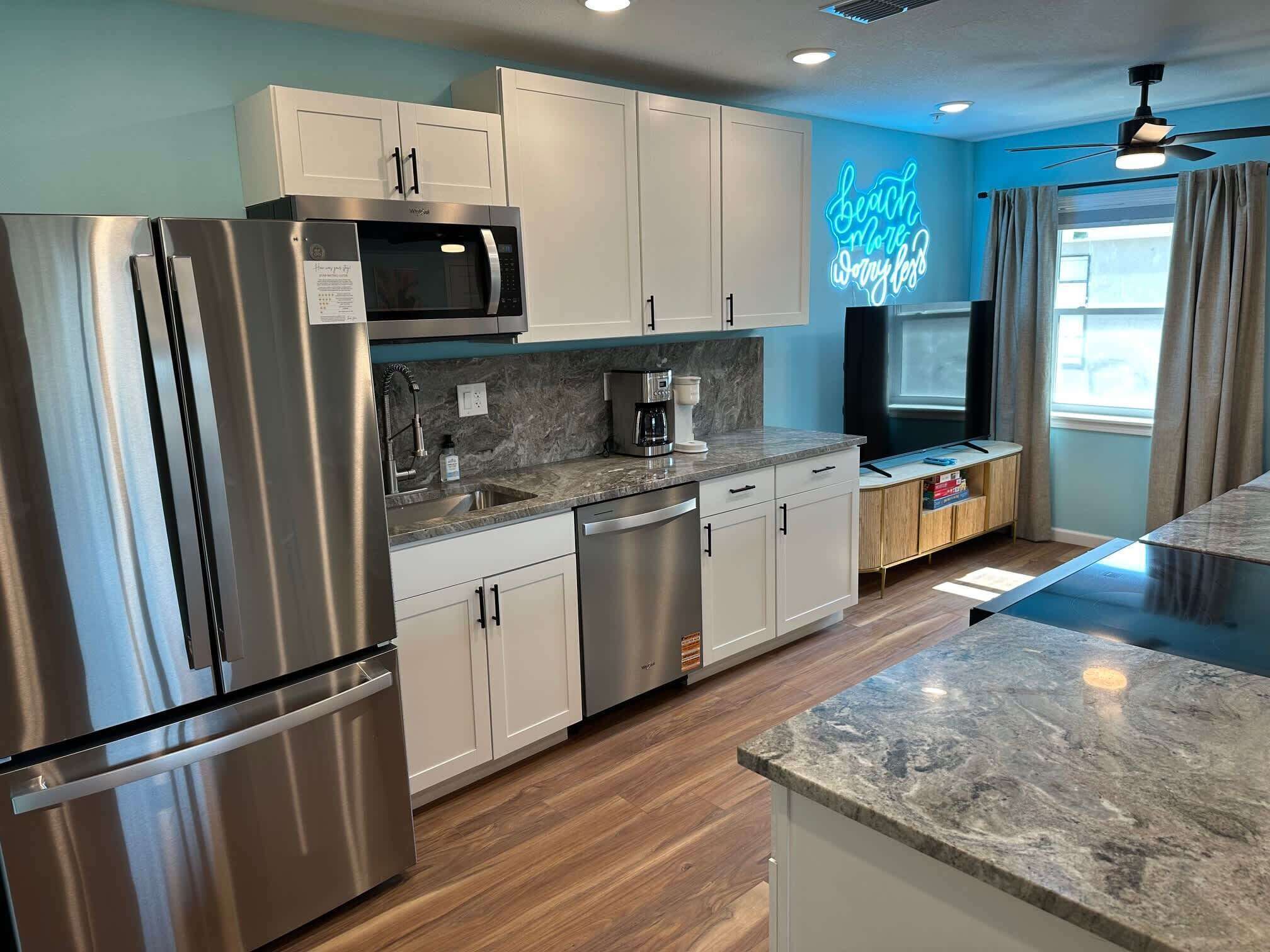 冰箱、微波炉、烤箱、炉灶