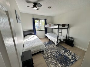 3 عدّة غرف نوم وواي فاي مجانًا وملاءات أسرّة