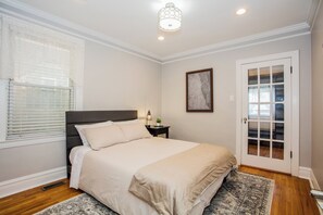 4 bedrooms, desk, iron/ironing board, free WiFi