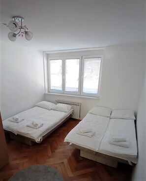 2 chambres, fer et planche à repasser, accès Internet, draps fournis