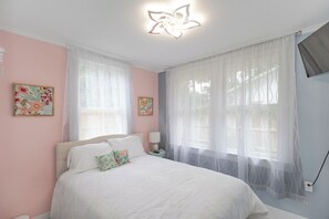 2 chambres, fer et planche à repasser, Wi-Fi, draps fournis