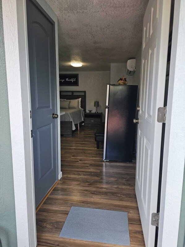 1 chambre, fer et planche à repasser, Wi-Fi gratuit, draps fournis