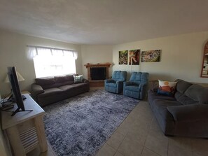 TV, fireplace