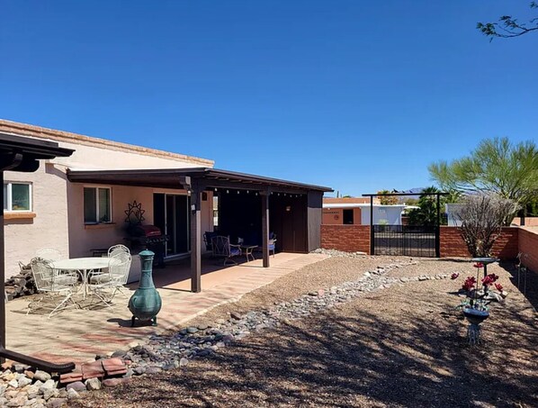 屋外ダイニングエリア