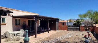 Sunny 2bd Retreat with Mountain Views, Fireplace, AZ Room & GVR Access!