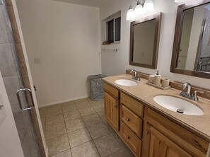 Shower, hair dryer, towels, toilet paper - Sunny 2bd Retreat with Mountain Views, Fireplace, AZ Room & GVR Access! (Green Valley)