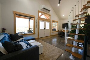 TV - Nestled in Nature Zion’s Gateway-Jacuzzi Suite (Apple Valley)