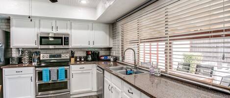 Mikrobølgeovn, ovn, kogeplade, opvaskemaskine