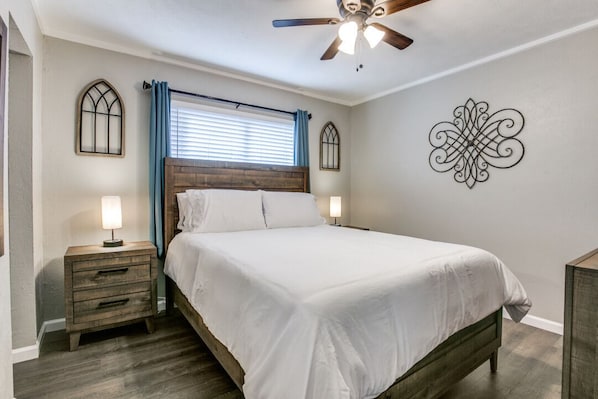 3 bedrooms, iron/ironing board, WiFi, bed sheets