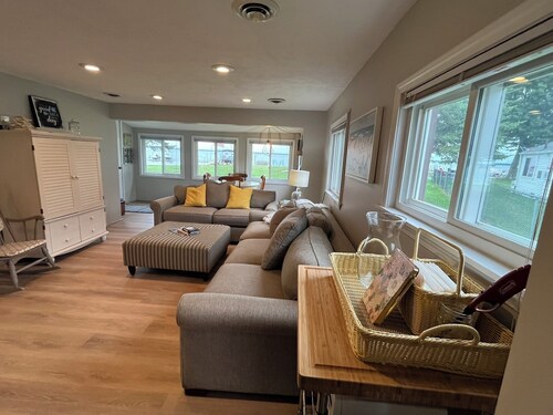 Stay At The Lake Cottage