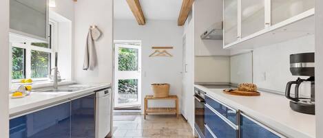 Fridge, stovetop, dishwasher, coffee/tea maker