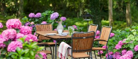 تناول الطعام بالخارج