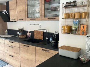 Réfrigérateur, micro-ondes, four, lave-vaisselle