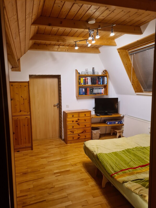 1 bedroom, WiFi, bed sheets