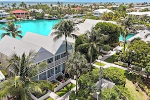 Exterior - Waterfront! 4 Bed/3 BA Townhome, 32FTDock, Cabana Club, Paddleboard, Beach Gear! (Marathon)