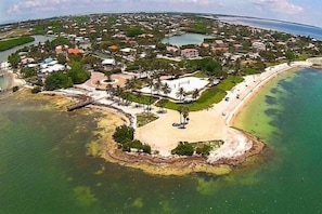 Beach nearby - Waterfront! 4 Bed/3 BA Townhome, 32FTDock, Cabana Club, Paddleboard, Beach Gear! (Marathon)