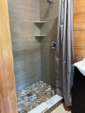 Douche, serviettes fournies