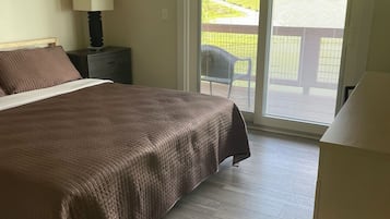 4 habitaciones, tabla de planchar con plancha, wifi y ropa de cama