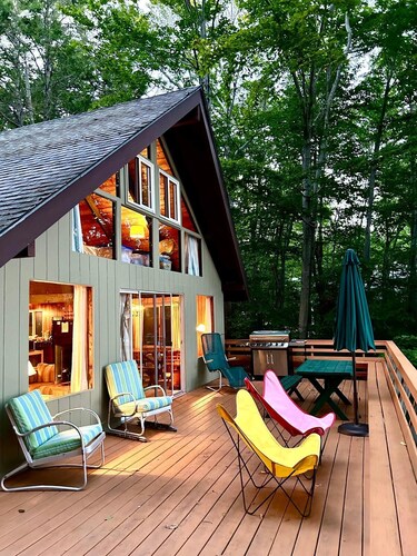 Lakefront Traditional 4-bedroom cottage in Frye Island