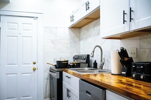 Micro-ondes, four, plaque de cuisson, lave-vaisselle