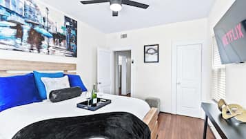 1 slaapkamer, een strijkplank/strijkijzer, reisbedje, wifi