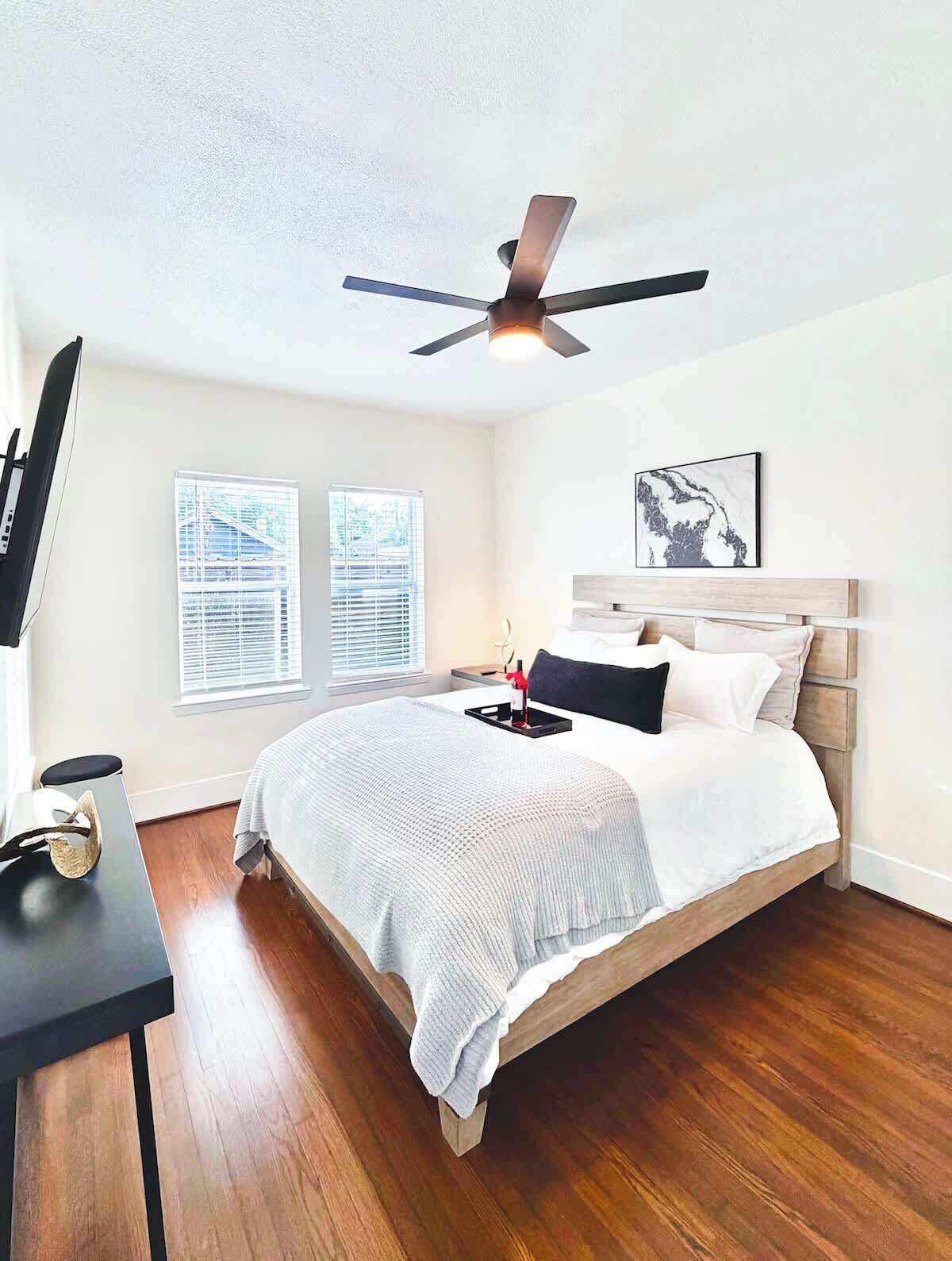 1 dormitorio, tabla de planchar con plancha, cuna de viaje y wifi