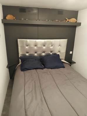 2 Schlafzimmer, Bügeleisen/Bügelbrett