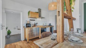 KĂŒhlschrank, Mikrowelle, Ofen, Herdplatte