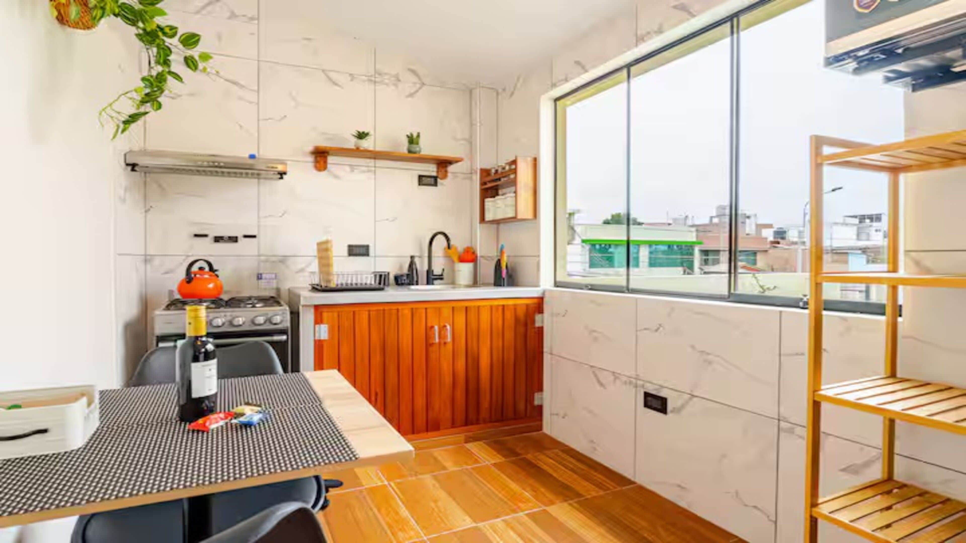 Microwave, oven, coffee/tea maker, electric kettle