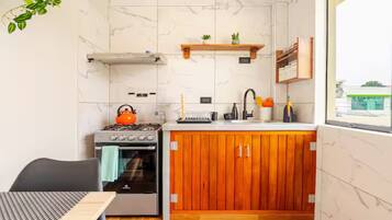 Microwave, oven, coffee/tea maker, electric kettle