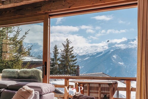 Bright renovated half-chalet – Brunet district, VerbierThis charming renovated half-chalet, located