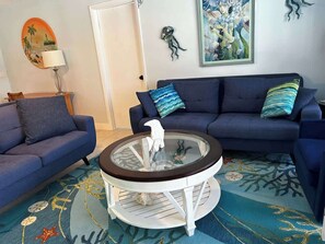 Smart-TV, fotballspill, bordtennis og bøker