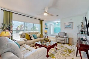 Smart-TV, fotballspill, bordtennis og bøker