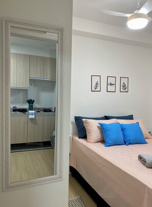 1 bedroom, internet, bed sheets