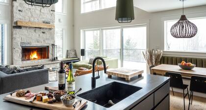 Beaver Valley Chalet for Summer, Spring & Fall – Sauna, Hot Tub, 4BR/7 Beds, 3BA