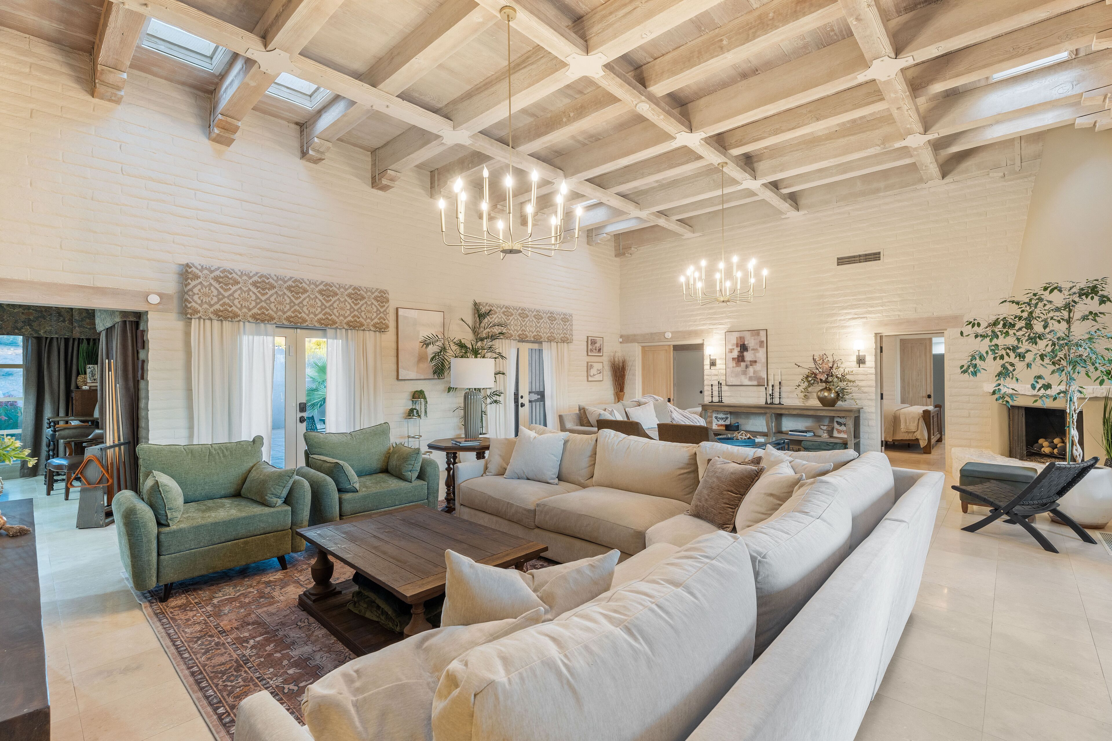 Smart TV, fireplace, table tennis