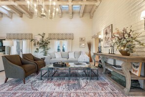 Smart TV, fireplace, ping pong