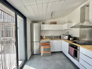 雪櫃、微波爐、廚房用具/餐具/器皿