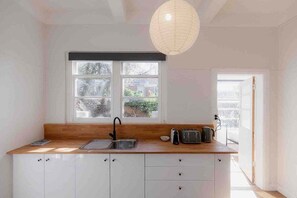 Fridge, microwave, oven, stovetop - Tamar River Views & Mid-Century Vibes (Launceston City)