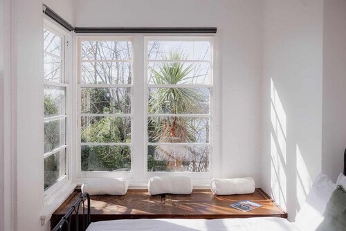 Tamar River Views & Mid-Century Vibes